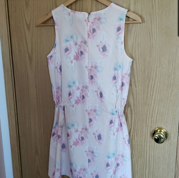 💫3/$30💫NWOT Floral Dress - Picture 2 of 3